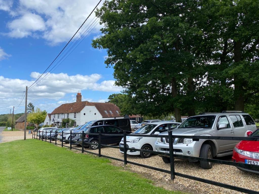 George & Dragon Country Pub & Hotel Wolverton Townsend Tadley Exterior photo